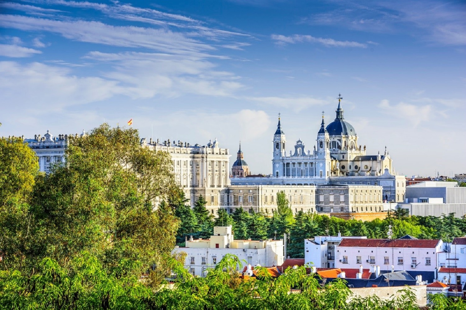 Discover the region of Madrid through original themed routes