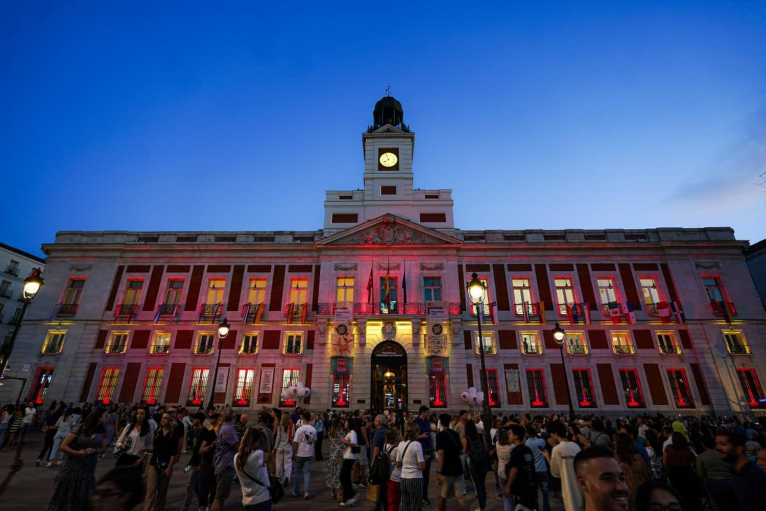 Light and sound show on the façade of the Real Casa de Correos this Christmas